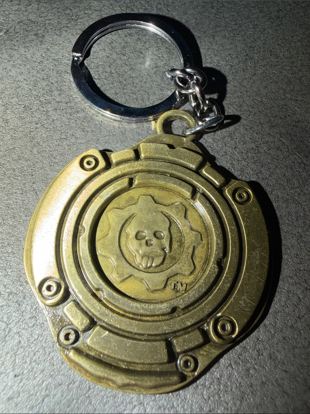 Rare Gears of War 2 Locust COG collectible Gold Skull Gear Keychain Phone Access